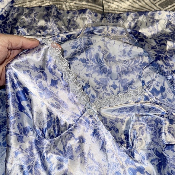 ADONNA Blue Floral Satin Gown and Robe Set EUC SZ M - Picture 6 of 7